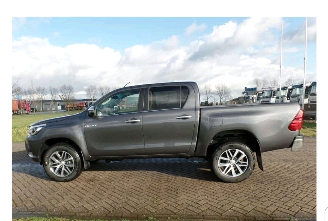 TOYOTA HILUX 2019